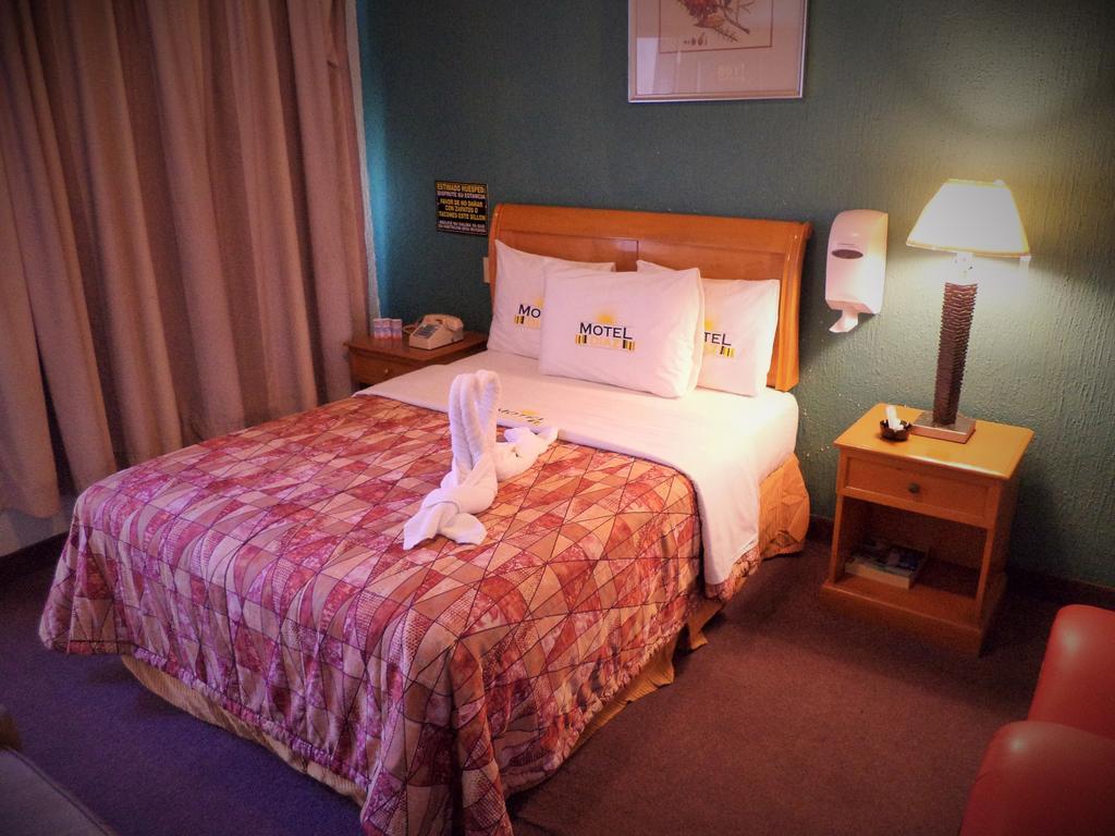 Hotel Diaz Tijuana Room photo