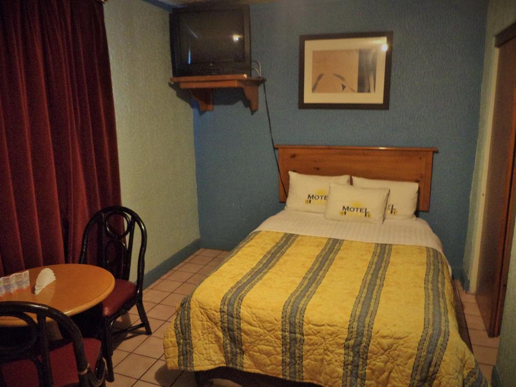 Hotel Diaz Tijuana Room photo