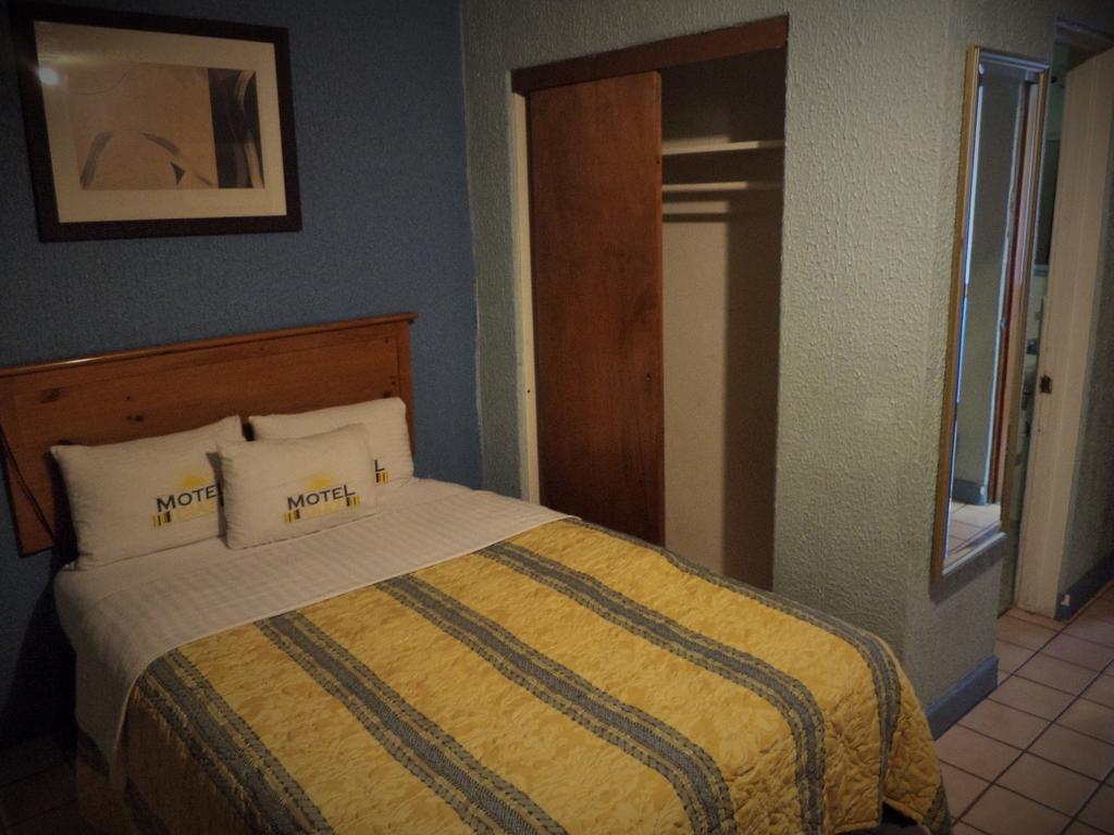 Hotel Diaz Tijuana Room photo